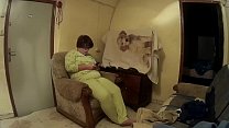 В позиции в позе раком куколка занимается домашним попкой с хахалем